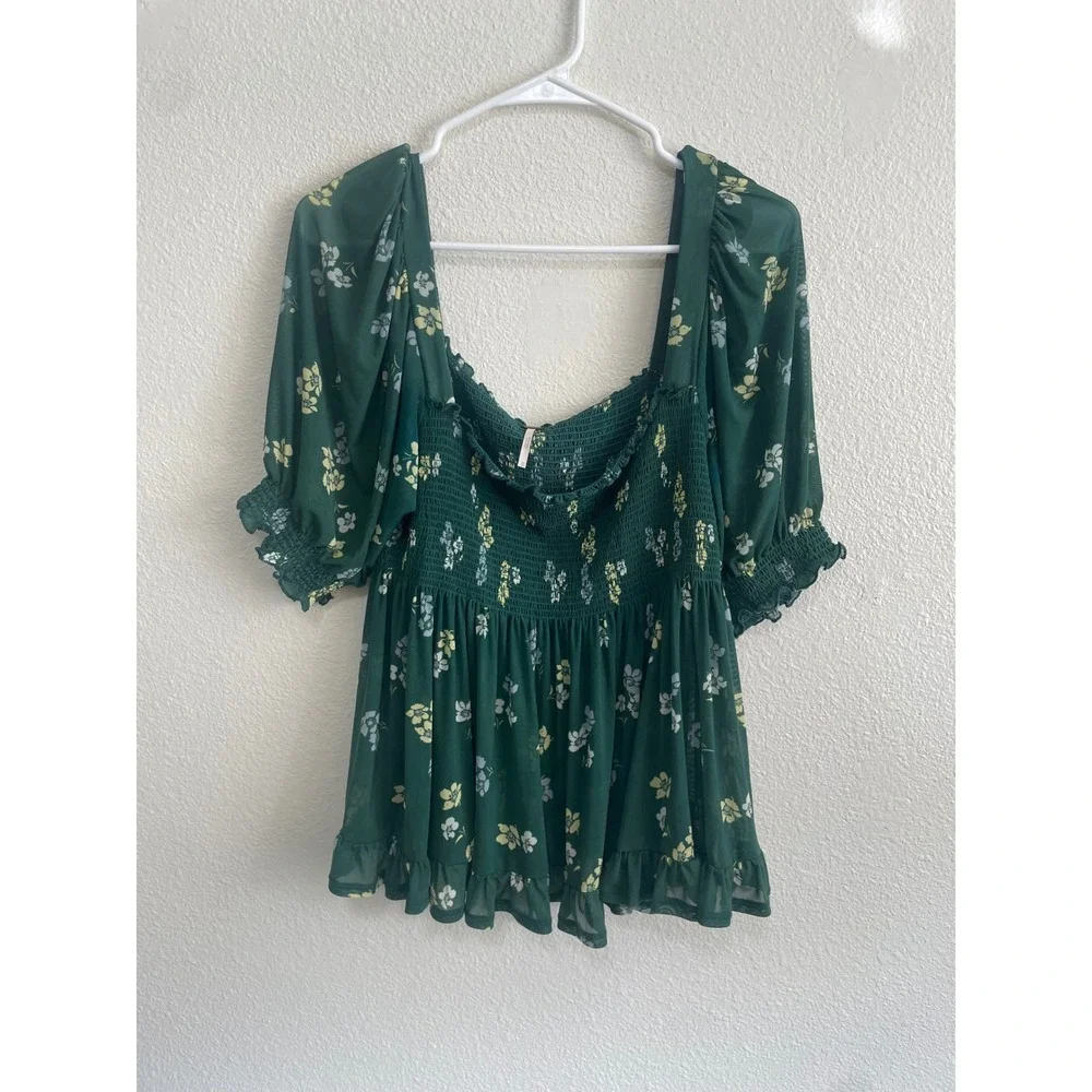 Free People Smocked Peplum Blouse Women Medium Green Floral Puff Sleeve EUC Boho